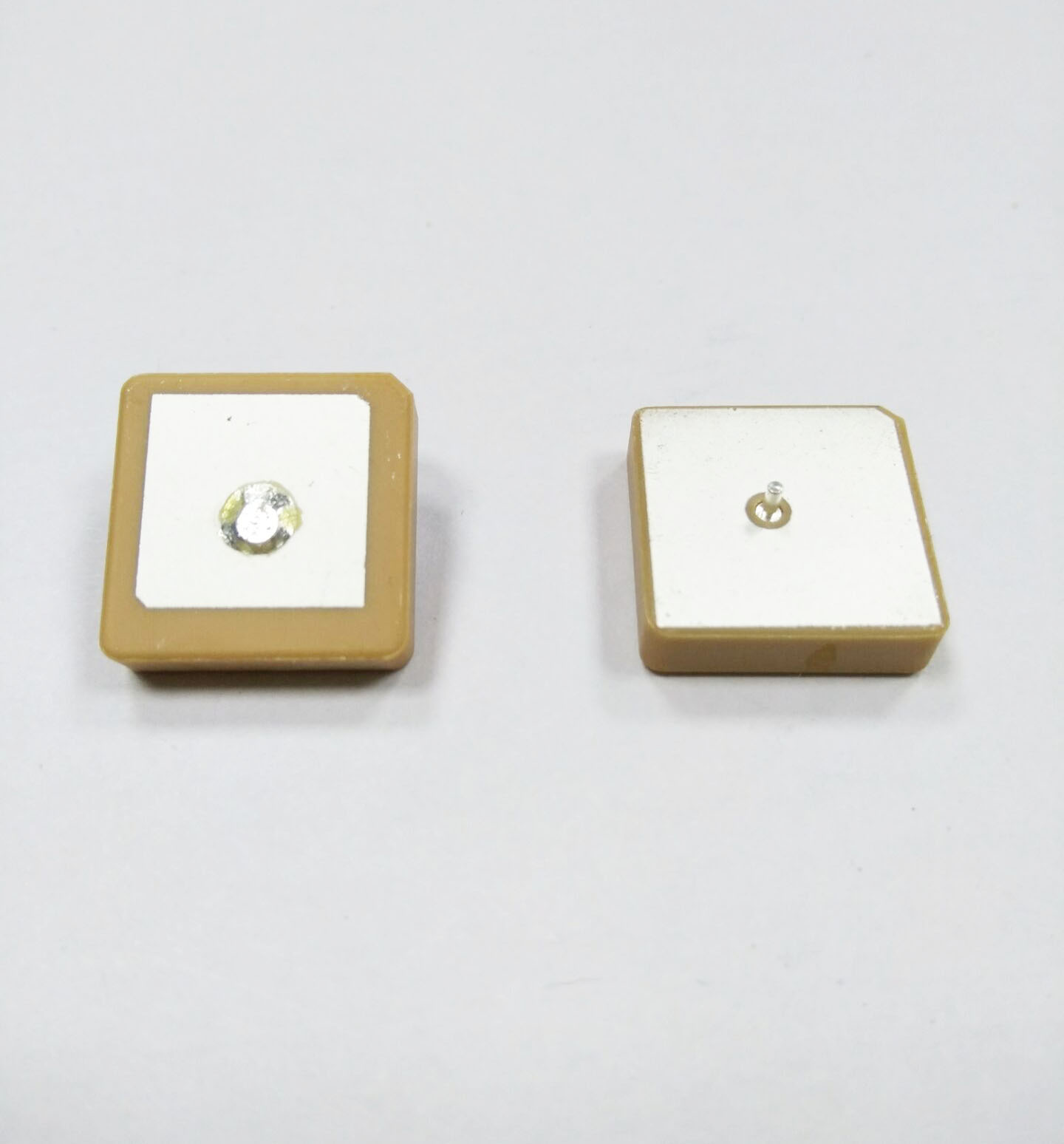 GPS陶瓷天線1540 內(nèi)置天線 衛(wèi)星天線  導(dǎo)航  廠家直銷(xiāo)